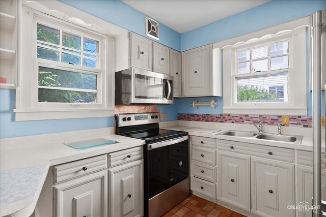 1044 Garfield Avenue, Aurora, IL 60506