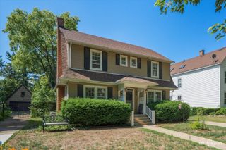 1044 Garfield Avenue, Aurora, IL 60506