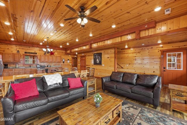 2313 Boulder Way, Sevierville, TN 37862