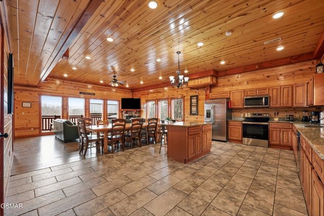 2313 Boulder Way, Sevierville, TN 37862