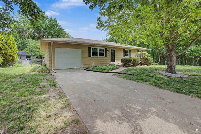 1900 Dogwood Drive, Manhattan, KS 66502