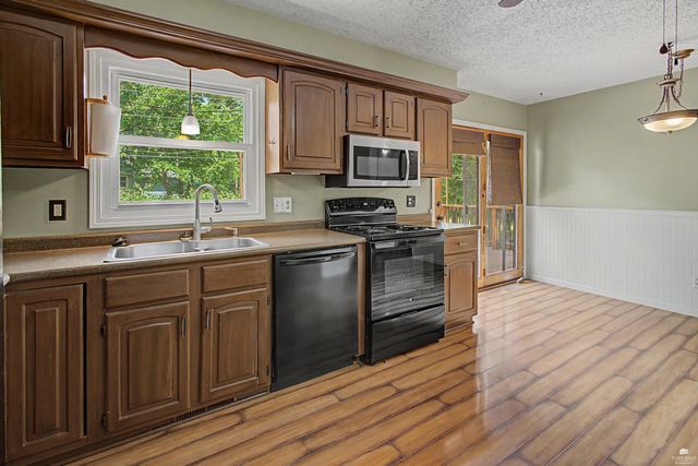 1900 Dogwood Drive, Manhattan, KS 66502