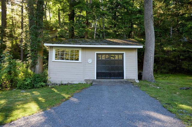 55 Mountain Farm Road, Tuxedo Park, NY 10987
