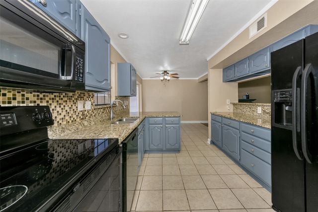 6832 Younger Drive, The Colony, TX 75056