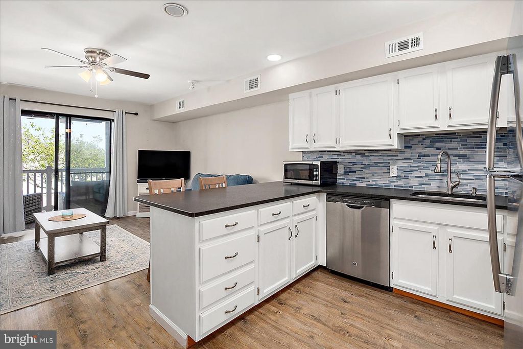 Image 12 of property listing at 12300 JAMAICA AVE #207, Ocean City, MD 21842