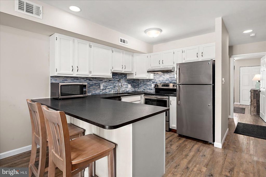 Image 8 of property listing at 12300 JAMAICA AVE #207, Ocean City, MD 21842