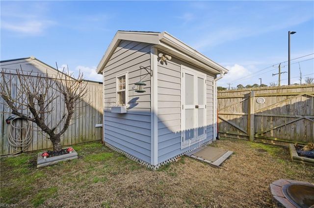 649 Mill Landing RD, Chesapeake, VA 23322