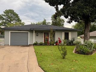 235 S Holland, Bellville, TX 77418