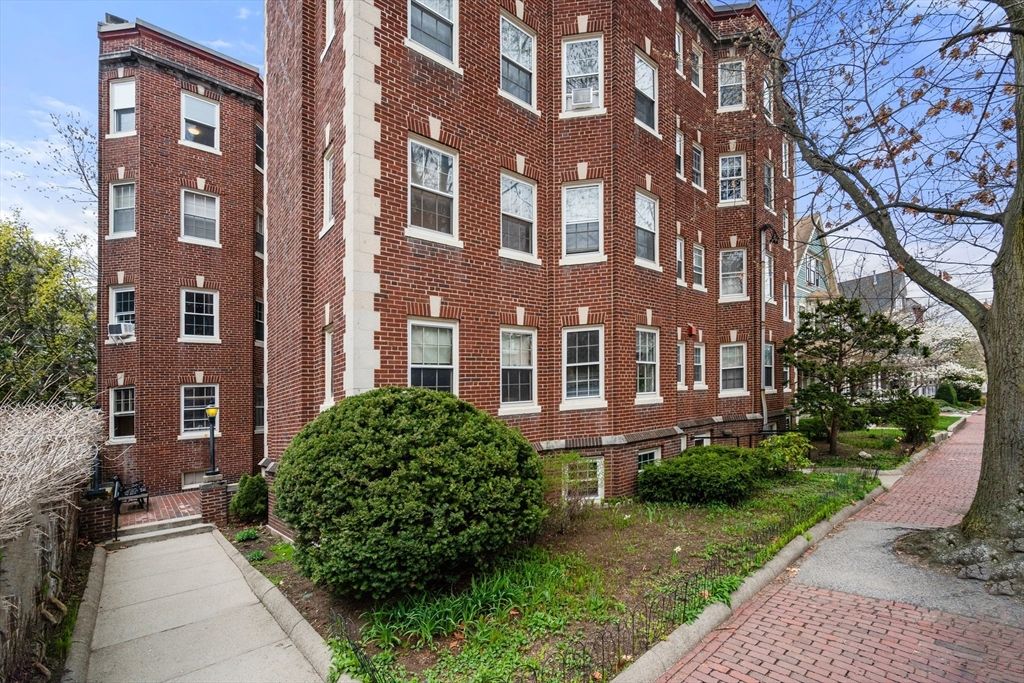 61 Garfield St 14, Cambridge, MA 02138
