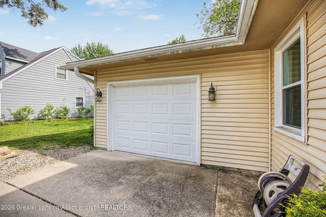 4537 Weswilmar Drive, Holt, MI 48842