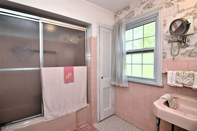 2965 Macbeth Drive, Rocky River, OH 44116