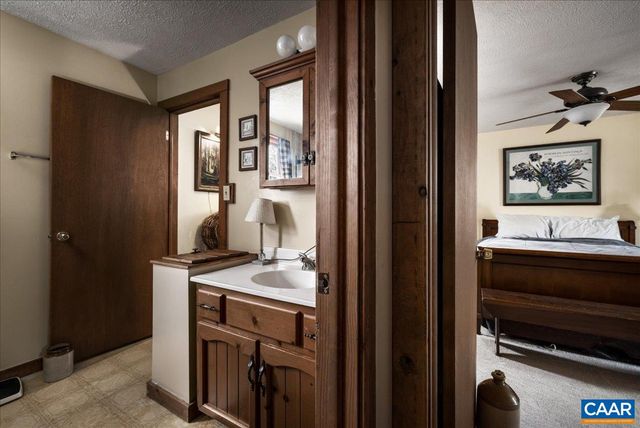 406 RACCOON DR, Winchester, VA 22602