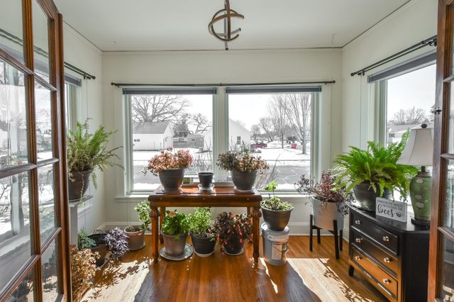 621 1st Avenue SE, Pine Island, MN 55963