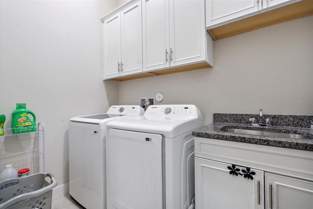 Image 13 of property listing at 8318 W Blue Spring Drive, Parkland, FL 33067