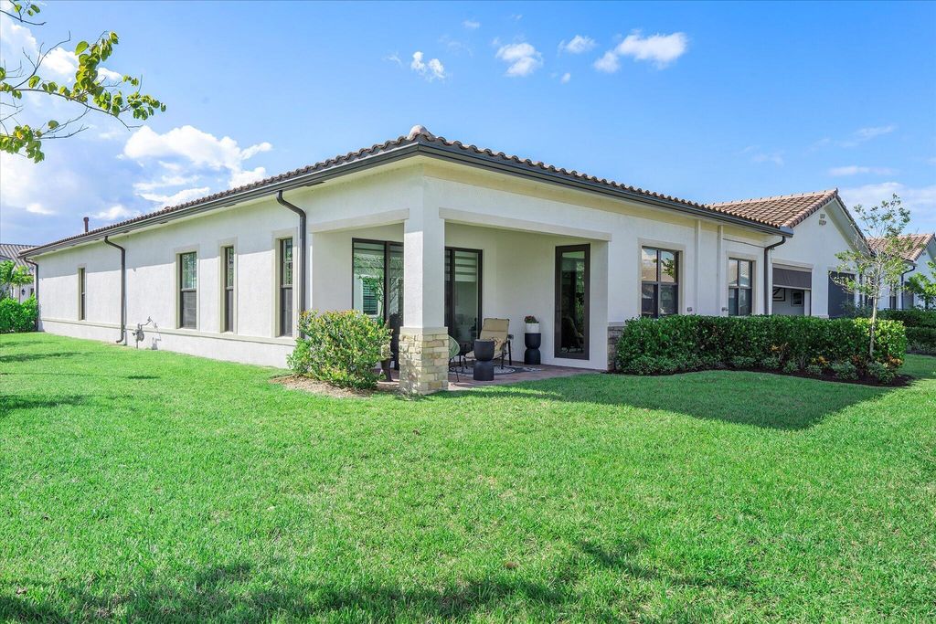Image 16 of property listing at 8318 W Blue Spring Drive, Parkland, FL 33067