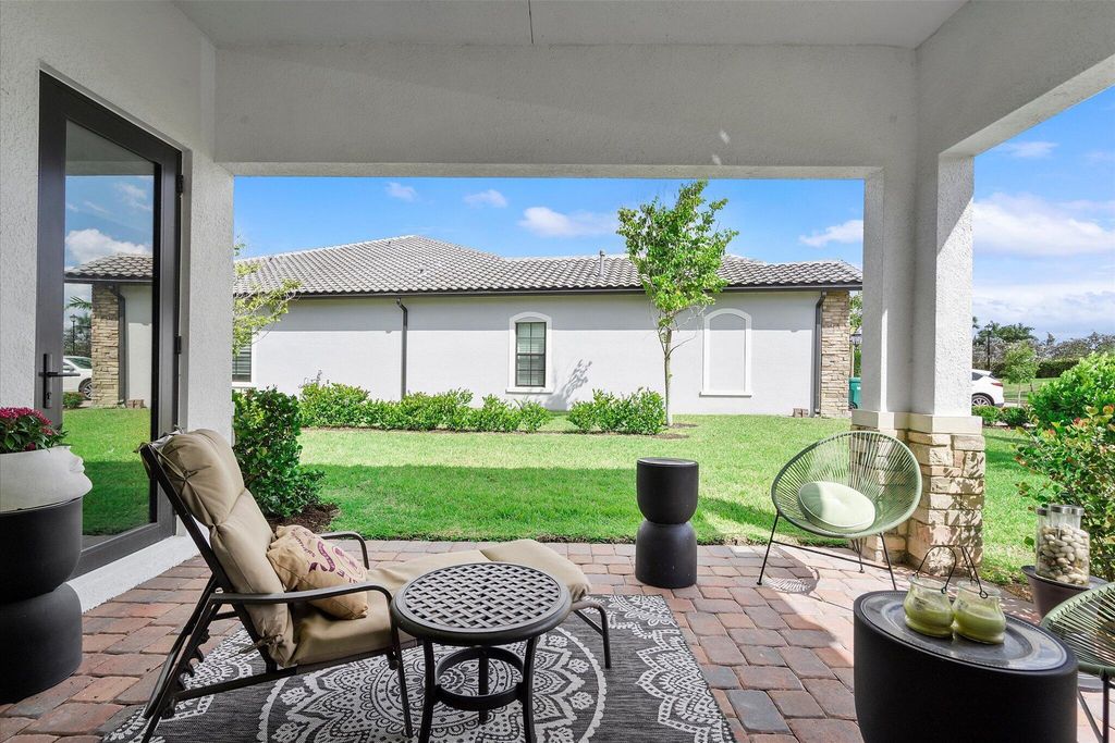 Image 2 of property listing at 8318 W Blue Spring Drive, Parkland, FL 33067