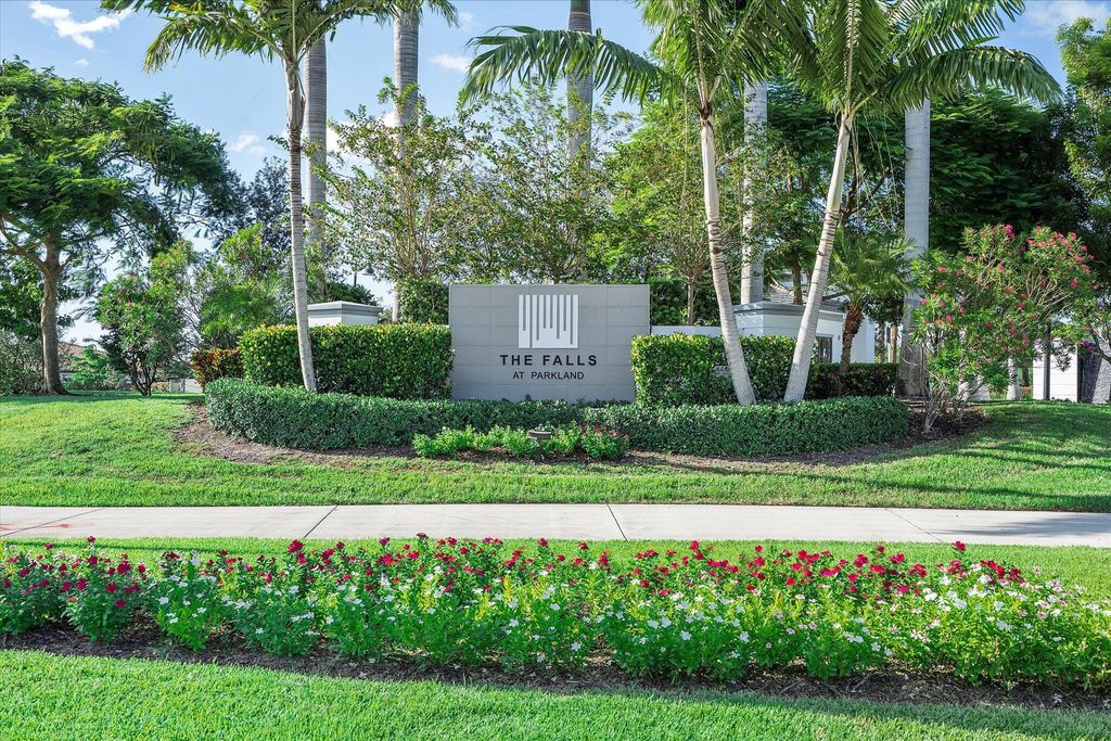 Image 29 of property listing at 8318 W Blue Spring Drive, Parkland, FL 33067