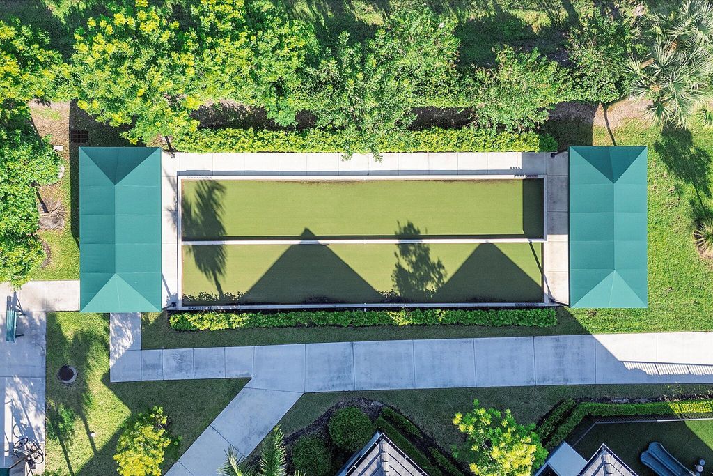 Image 32 of property listing at 8318 W Blue Spring Drive, Parkland, FL 33067