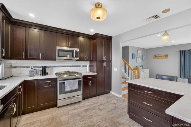 24 Sebastian Court, Hopewell Junction, NY 12533