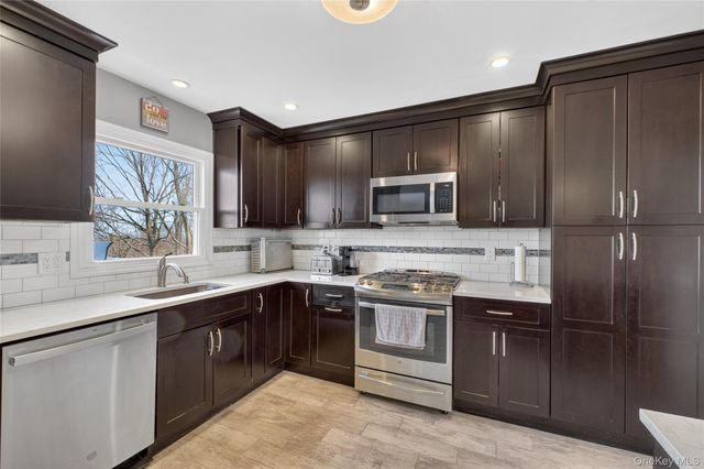 24 Sebastian Court, Hopewell Junction, NY 12533