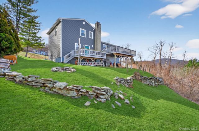 24 Sebastian Court, Hopewell Junction, NY 12533