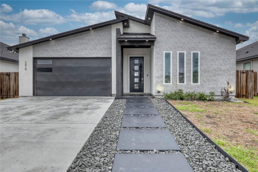 2610 Lady Andrea Dr, Corpus Christi, TX 78415