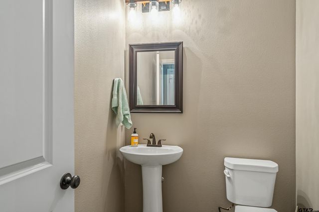 15447 Anna Ln, Lindale, TX 75771
