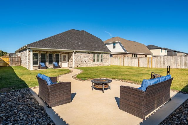 15447 Anna Ln, Lindale, TX 75771