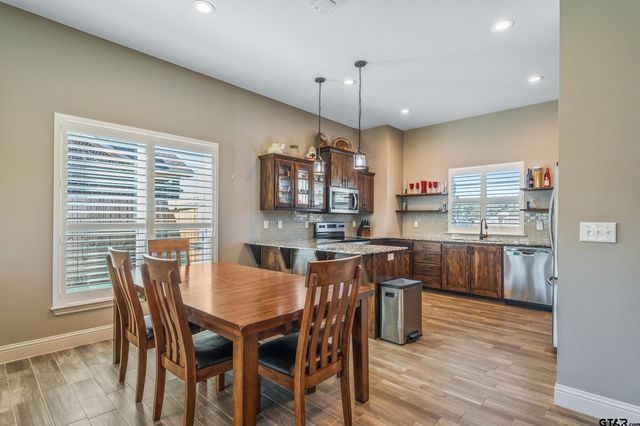 15447 Anna Ln, Lindale, TX 75771