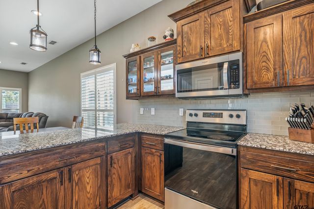 15447 Anna Ln, Lindale, TX 75771