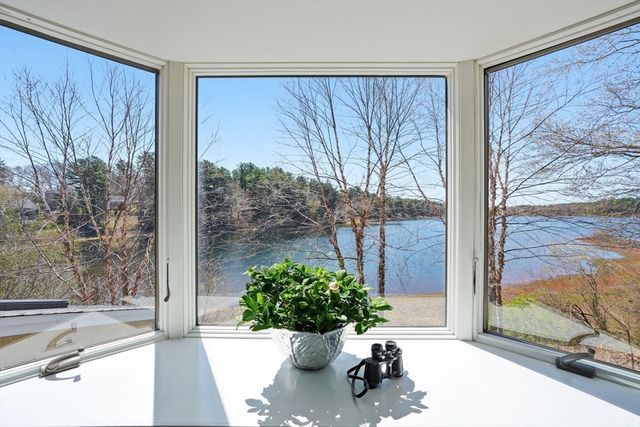 91 Phillips Rd, Pembroke, MA 02359