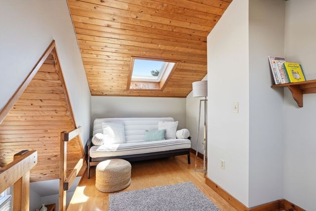 91 Phillips Rd, Pembroke, MA 02359
