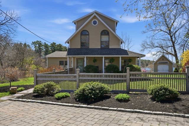 91 Phillips Rd, Pembroke, MA 02359