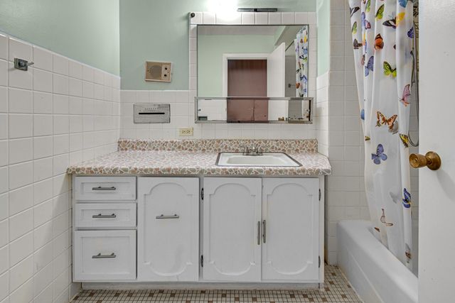 1028 W Strieff Lane, Glenwood, IL 60425