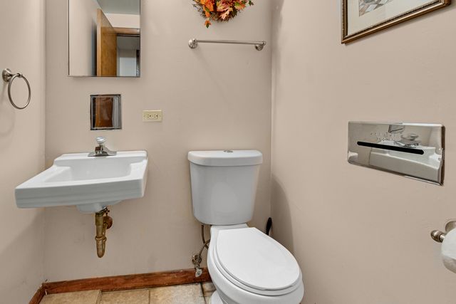 1028 W Strieff Lane, Glenwood, IL 60425