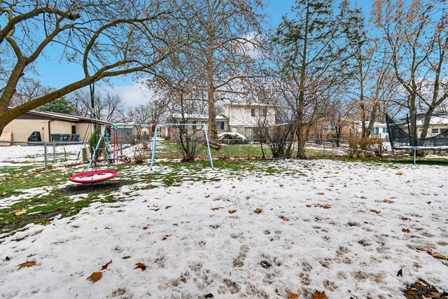 1028 W Strieff Lane, Glenwood, IL 60425