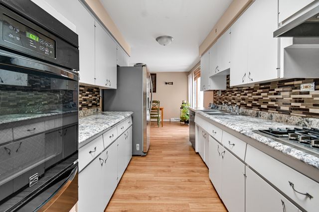 1028 W Strieff Lane, Glenwood, IL 60425