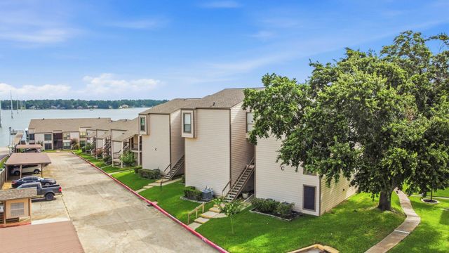 203-C Lakeview Terrace, Montgomery, TX 77356