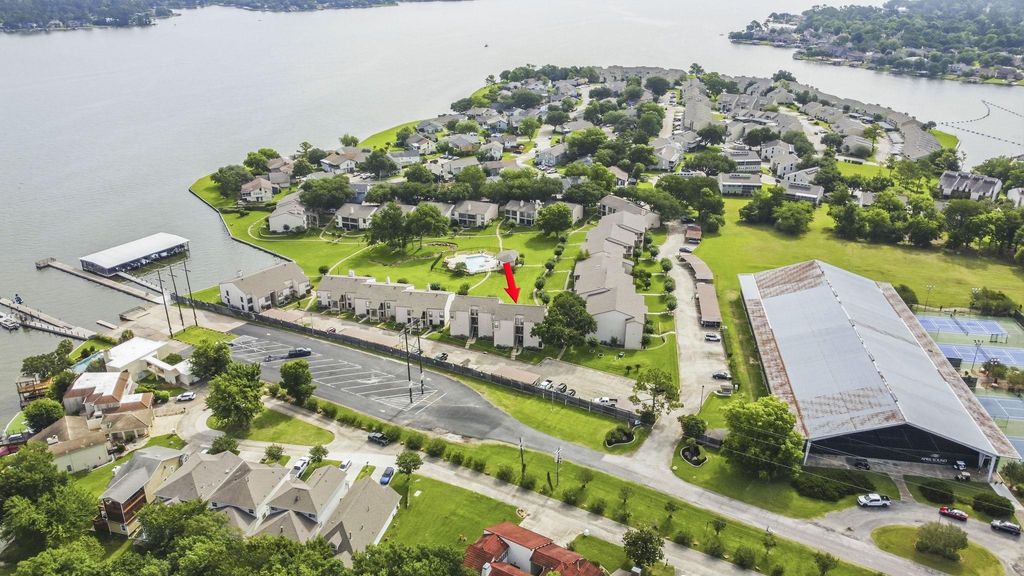 203-C Lakeview Terrace, Montgomery, TX 77356