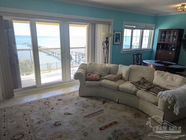 825 Bayshore Dr 200, Pensacola, FL 32507