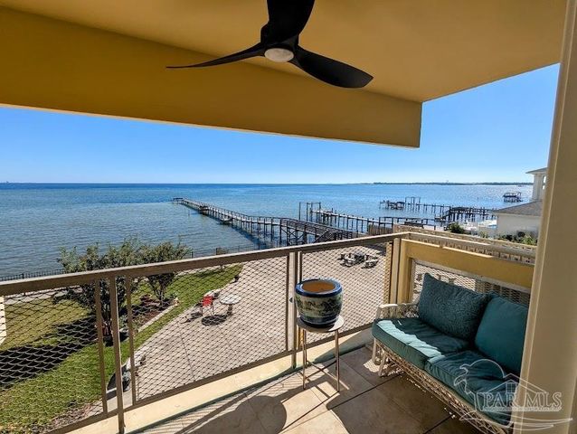 825 Bayshore Dr 200, Pensacola, FL 32507