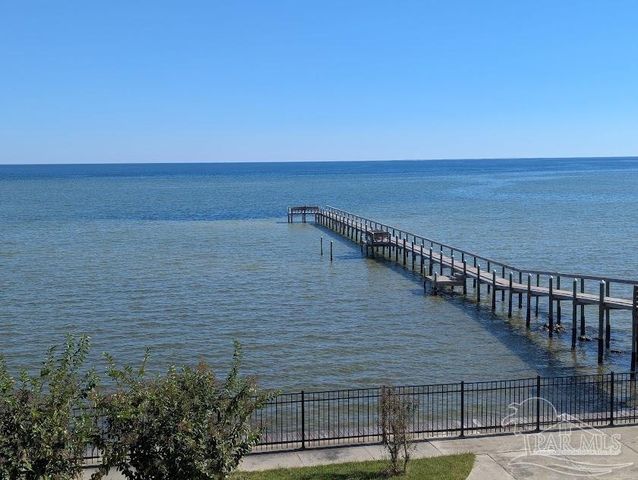 825 Bayshore Dr 200, Pensacola, FL 32507