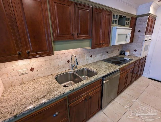 825 Bayshore Dr 200, Pensacola, FL 32507