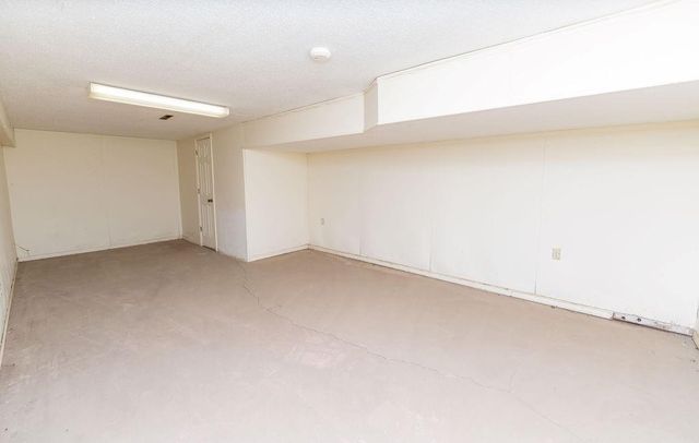 19 Skyline Drive, Adrian, MO 64720