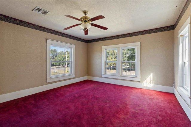 206 E Nebraska Ave, Walters, OK 73572