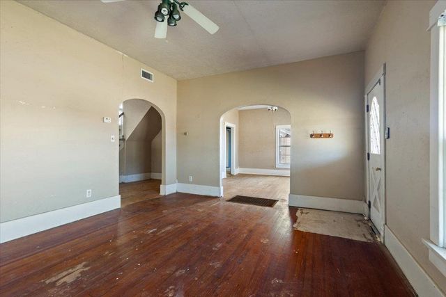 206 E Nebraska Ave, Walters, OK 73572