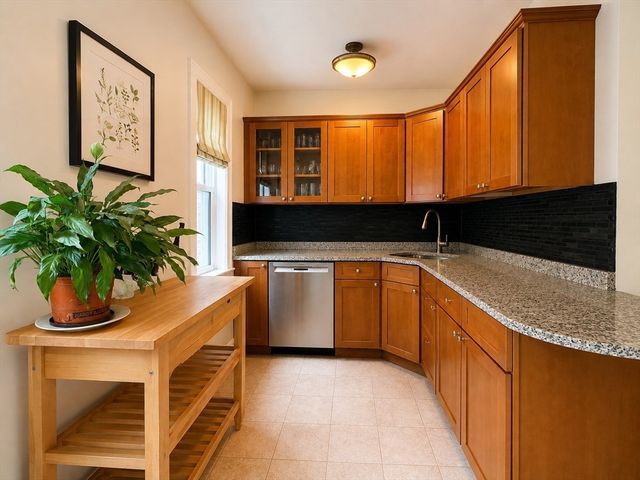 29 Elston 2, Somerville, MA 02144