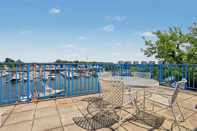 18 Shady Glen Court 403, New Rochelle, NY 10805