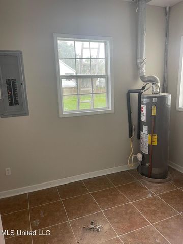 238 Handy Lane, Pass Christian, MS 39571