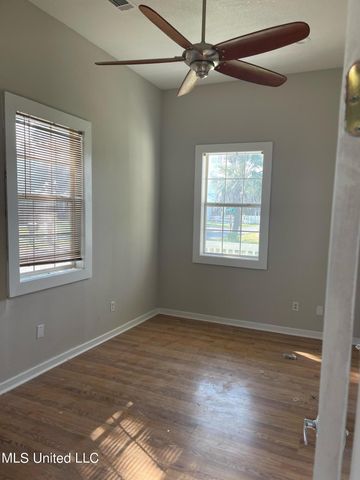 238 Handy Lane, Pass Christian, MS 39571